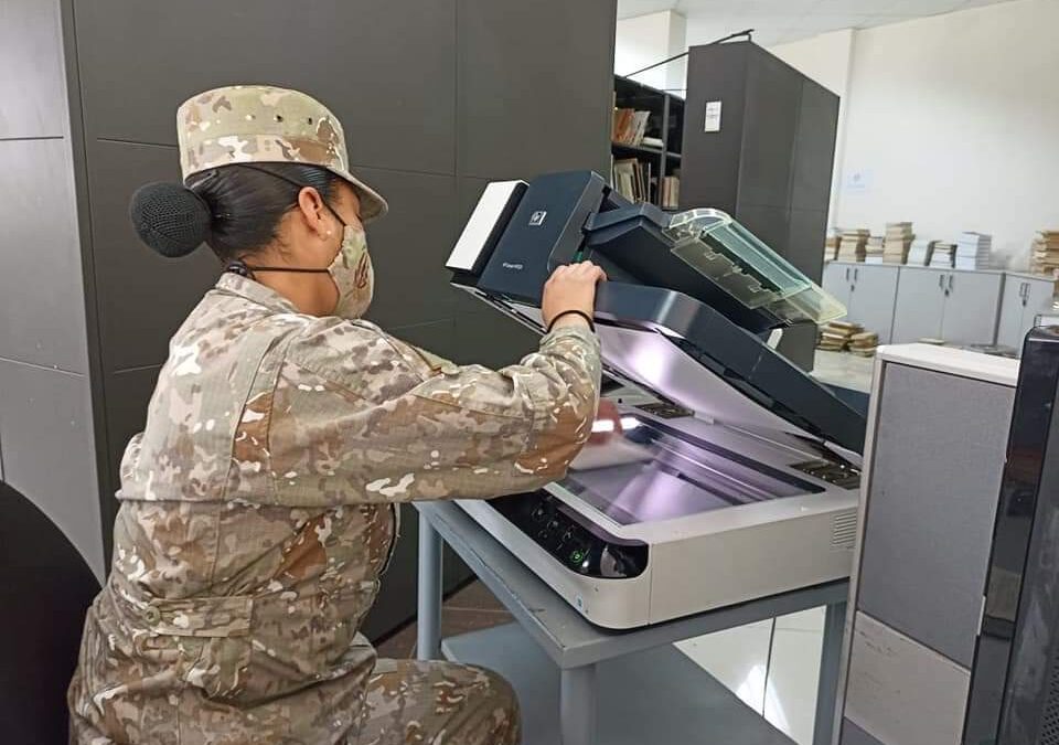 Biblioteca General, un centro de digitalización de producción del Ejército.
